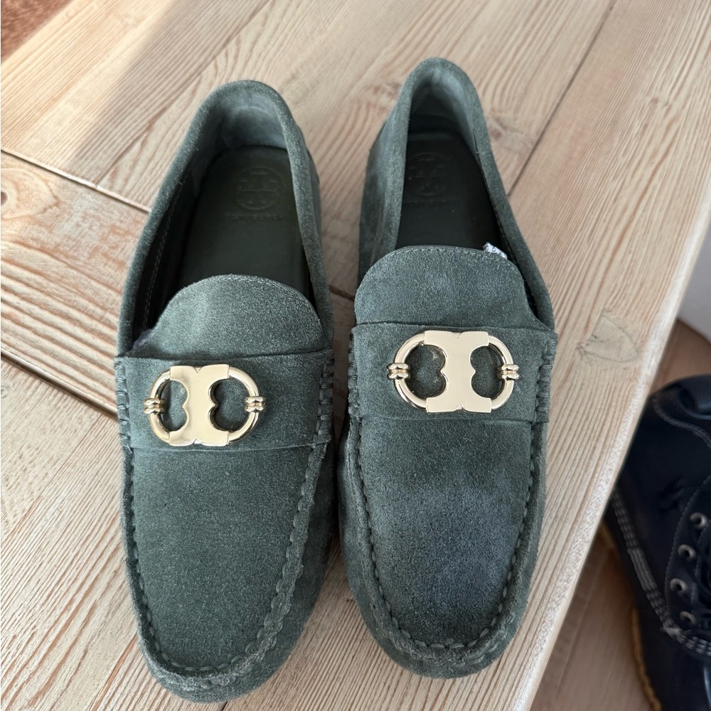 Tory Burch Green Suede Gemini Driving Moccasin Loafers with Gold Accent